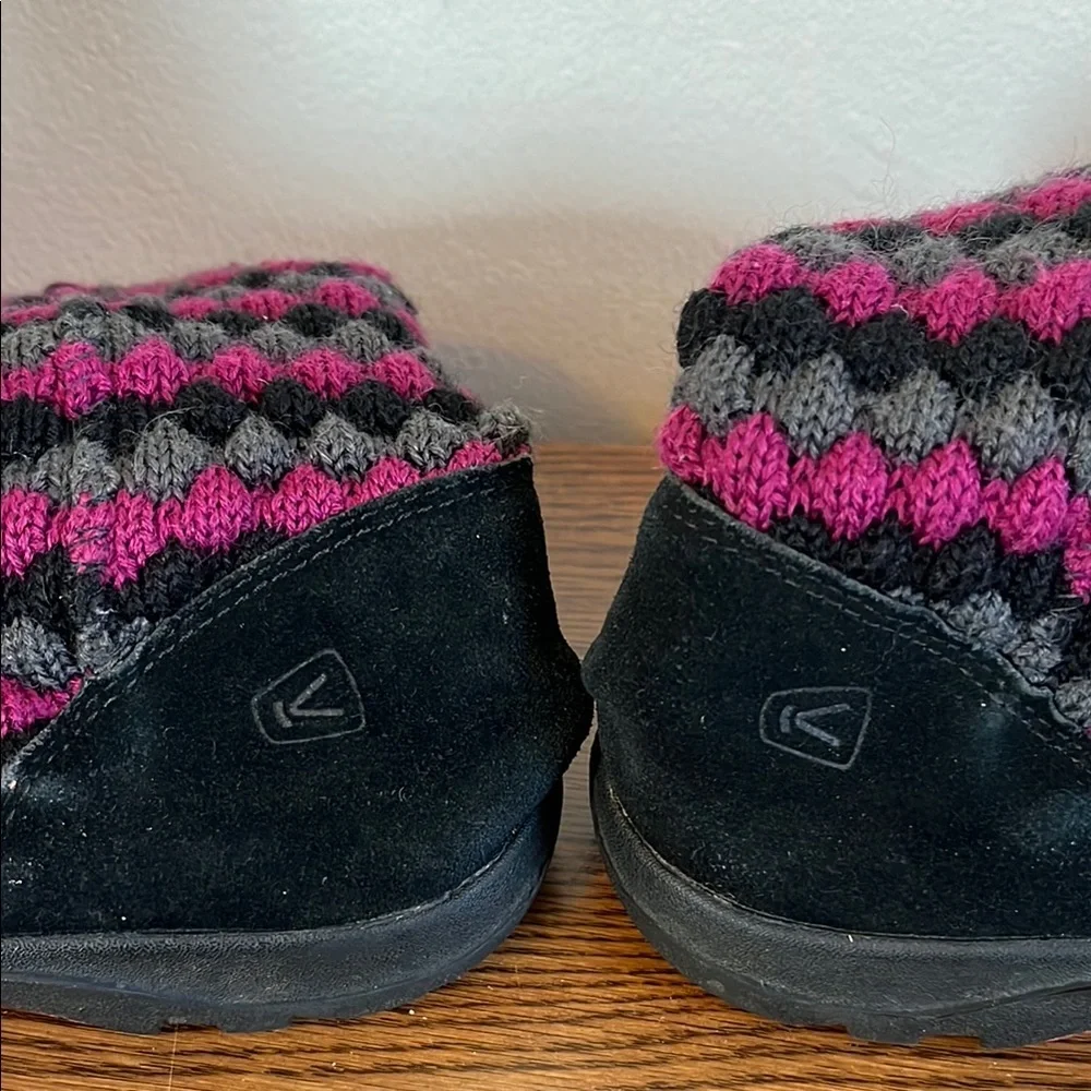 KEEN Black and Pink Boots Ripple Striped Knit Boots, Girls Sz 3